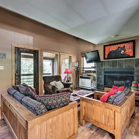 Cabin-Style Condo With Deck Near Angel Fire Resort